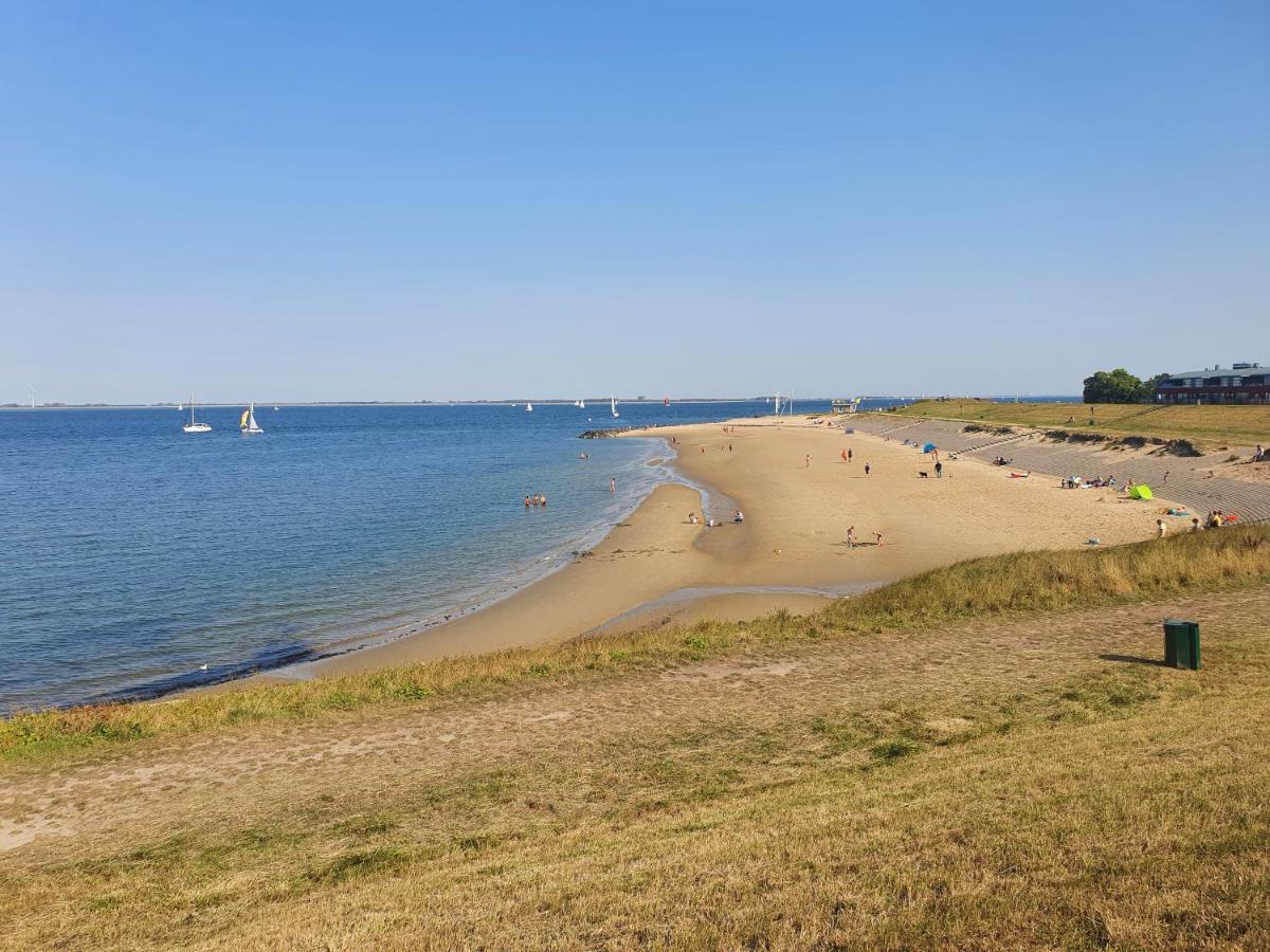 Vakantiehuis Op Villapark Oesterbaai Aan Zee , Met Speeltuin Grenzend Aan De Tuin Вемелдинге Экстерьер фото