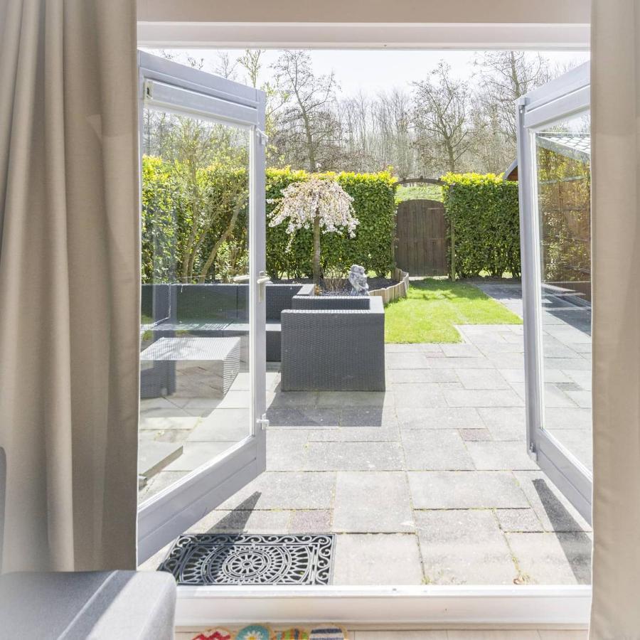 Vakantiehuis Op Villapark Oesterbaai Aan Zee , Met Speeltuin Grenzend Aan De Tuin Вемелдинге Экстерьер фото